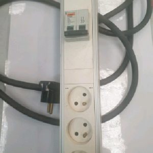 MULTI-PRISE AVEC DISJONCTEUR