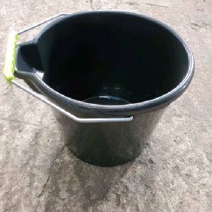 SEAU PLASTIQUE A ENDUIT